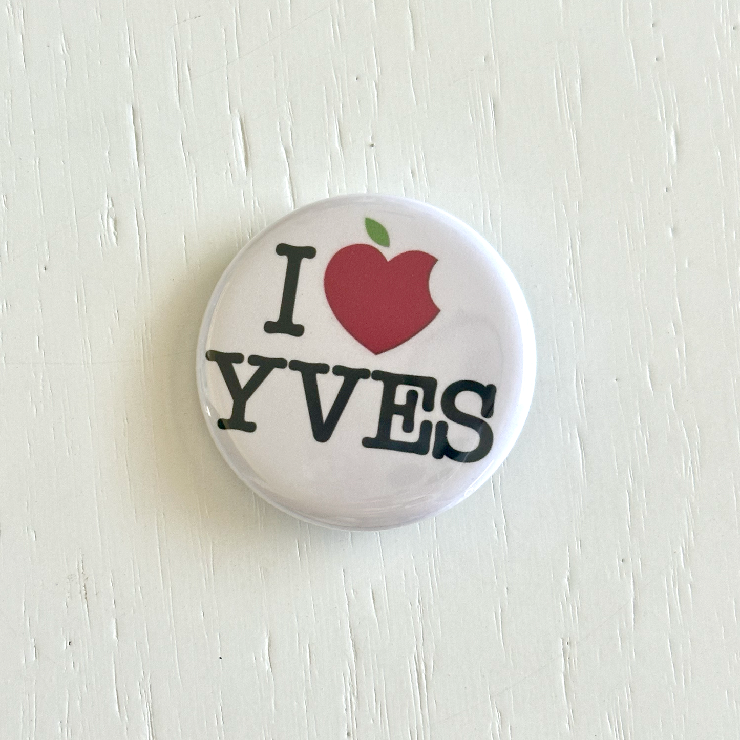 Yves Apple Heart Button Pin