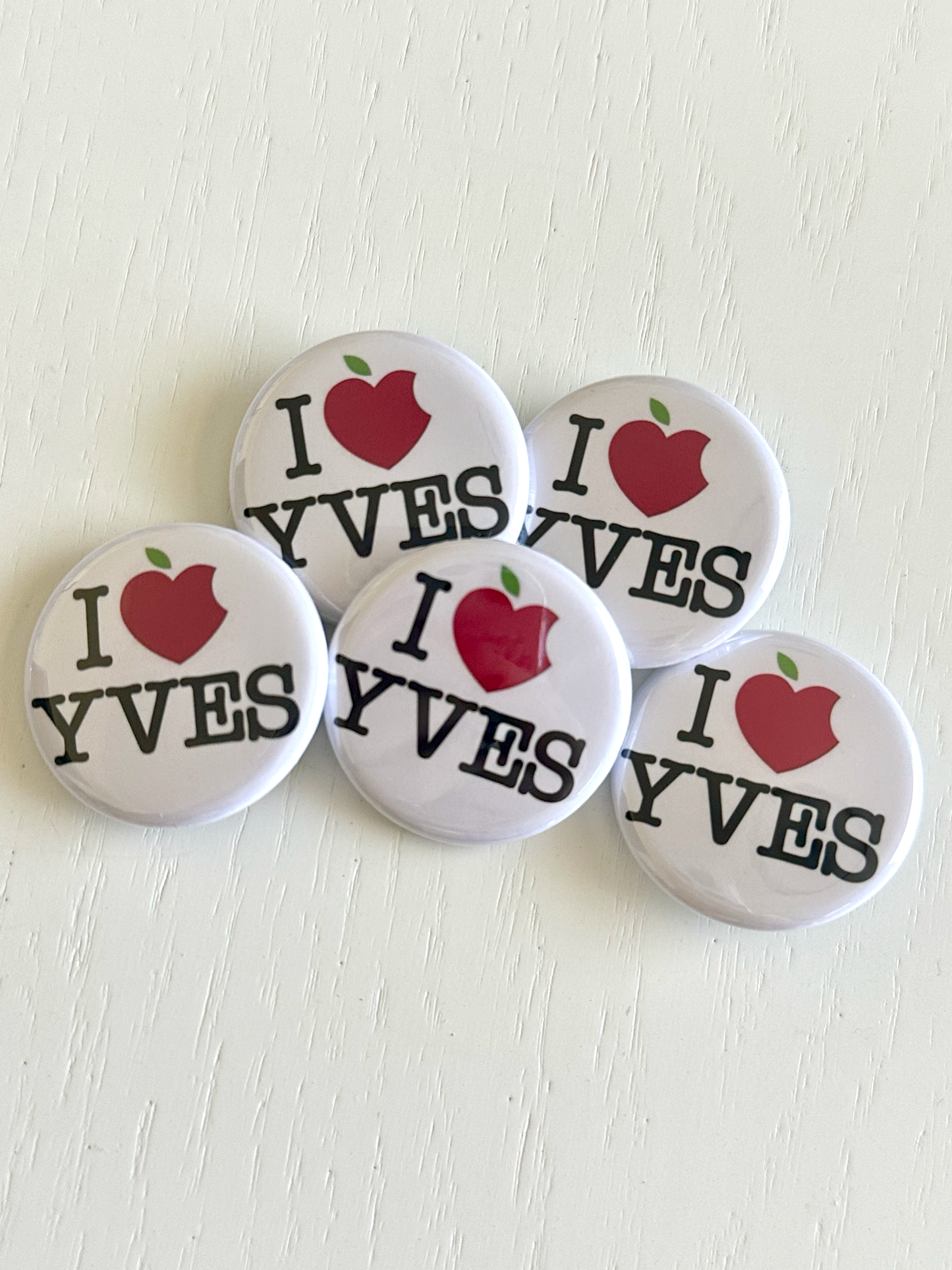 Yves Apple Heart Button Pin